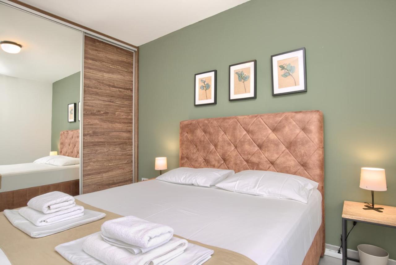 Beautiful Two-Bedroom Seaside Apartment In Premantura Exterior foto